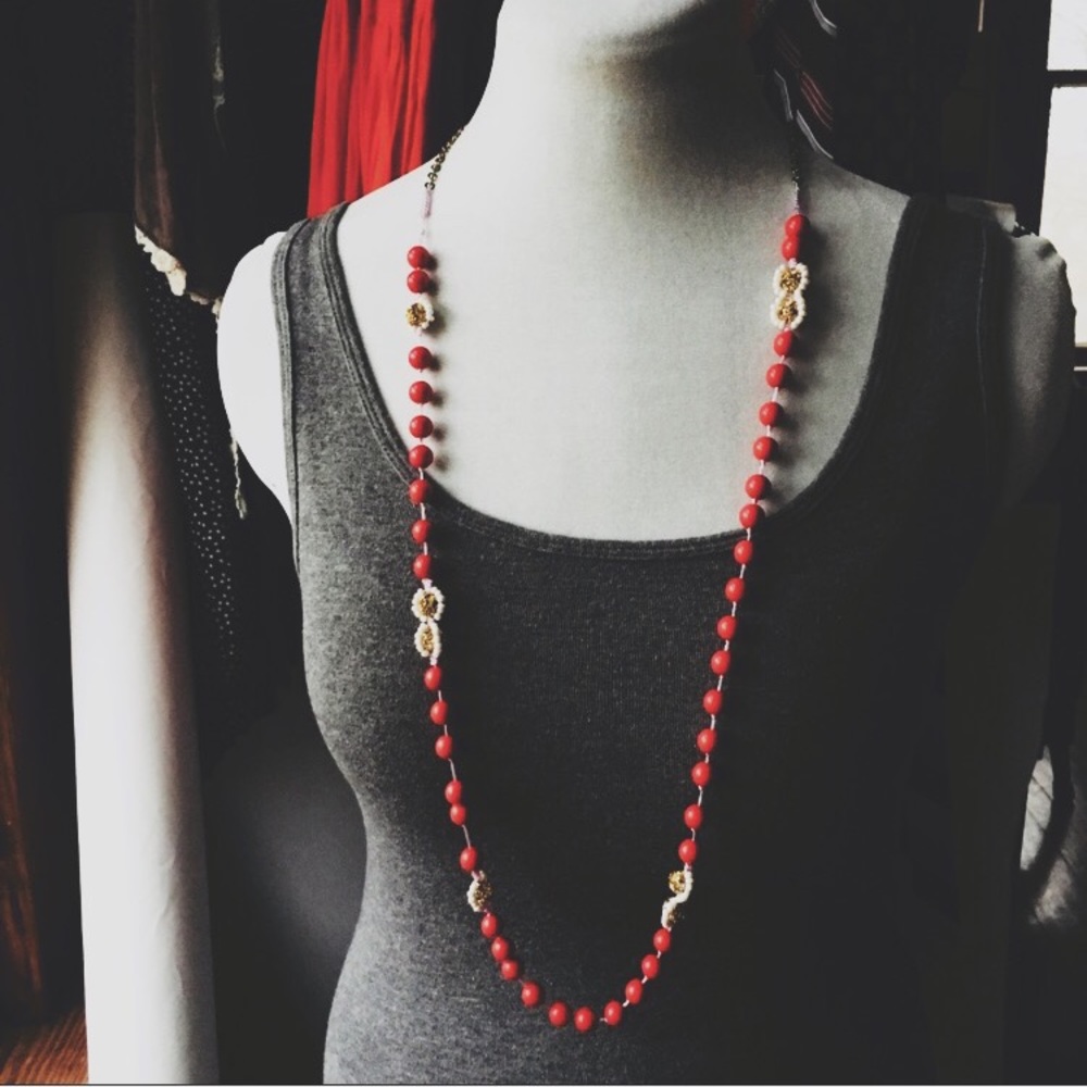 Hot pink long beaded necklace - Picture 2 of 7